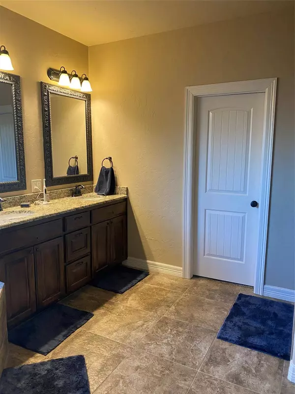 102 Fredricksburg Circle, Hallsville, TX 75650