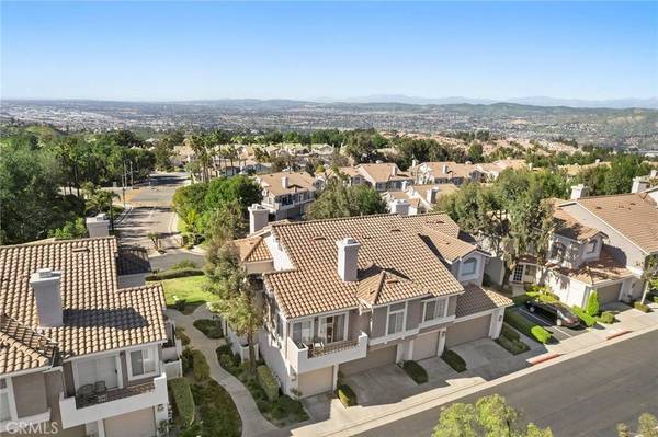 1081 S Sundance DR, Anaheim Hills, CA 92808