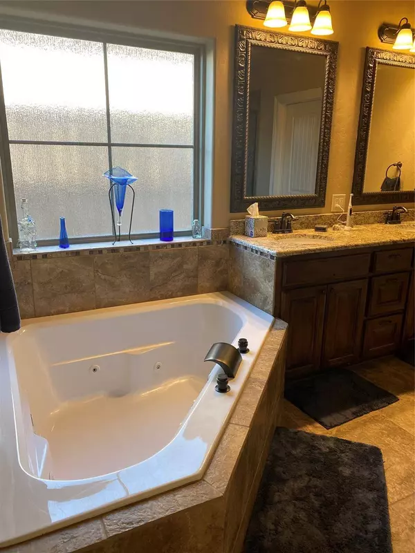 102 Fredricksburg Circle, Hallsville, TX 75650