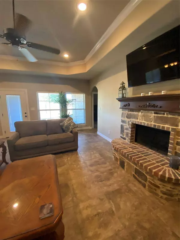 102 Fredricksburg Circle, Hallsville, TX 75650