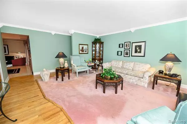 2504 ANTONIA Lane, Warren, MI 48091