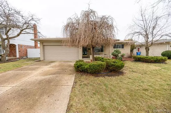 2504 ANTONIA Lane, Warren, MI 48091