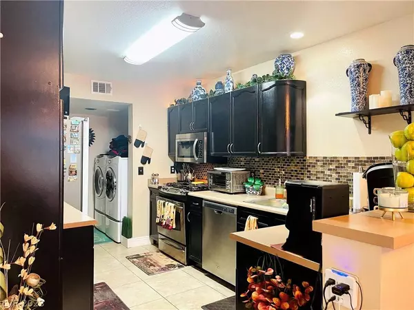 8017 Lisa Dawn Avenue, Las Vegas, NV 89147