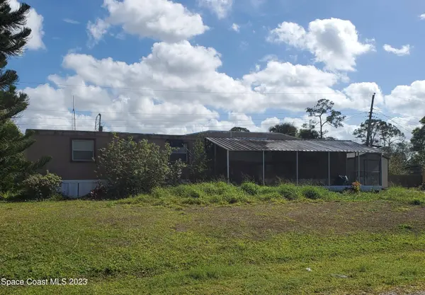 33 Emerald Street, Melbourne, FL 32904