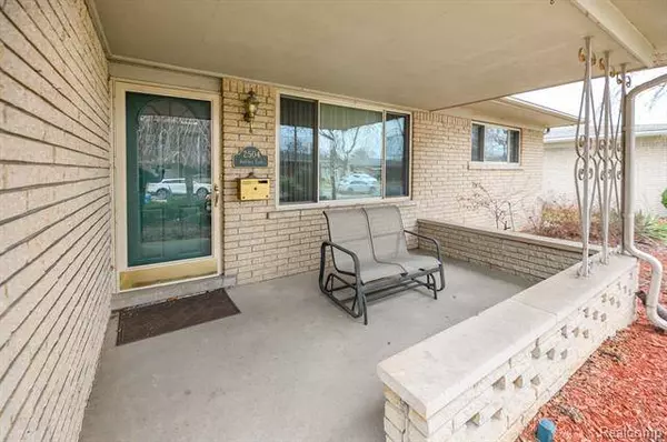 2504 ANTONIA Lane, Warren, MI 48091