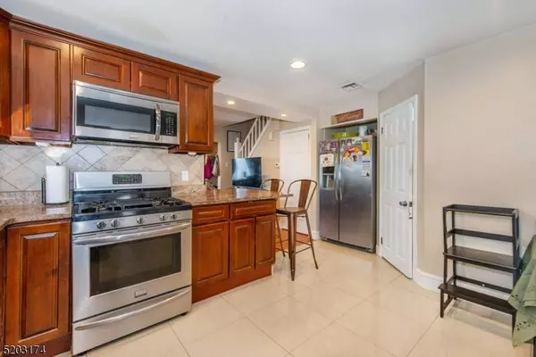 3 Sisco Pl, Clifton City, NJ 07011