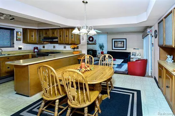 2504 ANTONIA Lane, Warren, MI 48091