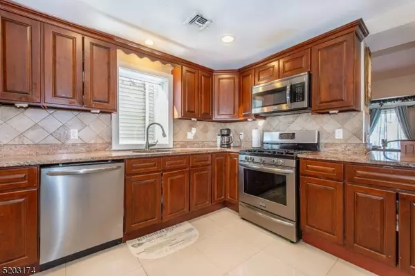 3 Sisco Pl, Clifton City, NJ 07011