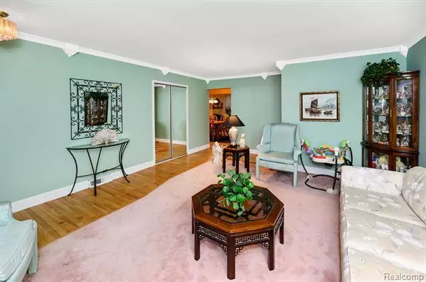 2504 ANTONIA Lane, Warren, MI 48091