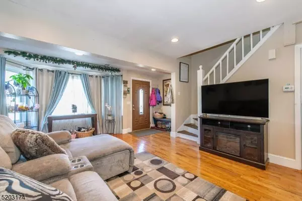 3 Sisco Pl, Clifton City, NJ 07011