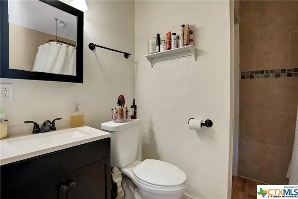 1412 Laurie DR, Canyon Lake, TX 78133