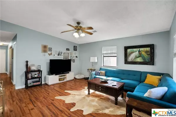 1412 Laurie DR, Canyon Lake, TX 78133