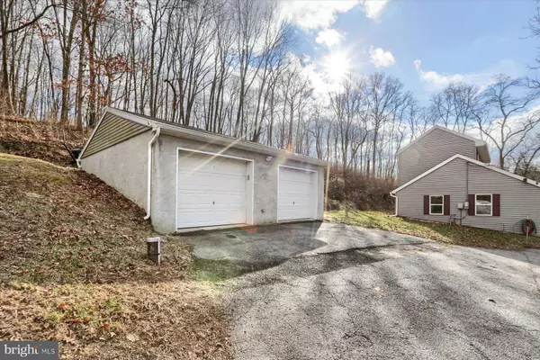 100 CREEK RD, Newville, PA 17241