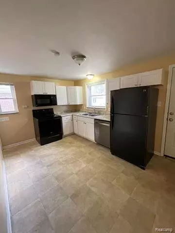 21353 LITTLESTONE Road, Harper Woods, MI 48225