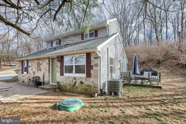 100 CREEK RD, Newville, PA 17241