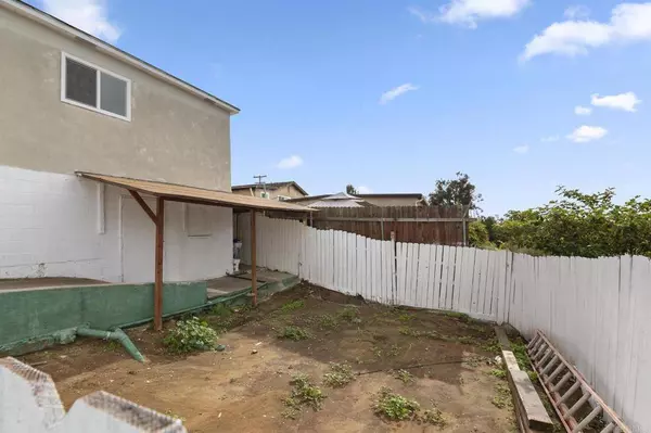 2774 Vista Way, National City, CA 91950