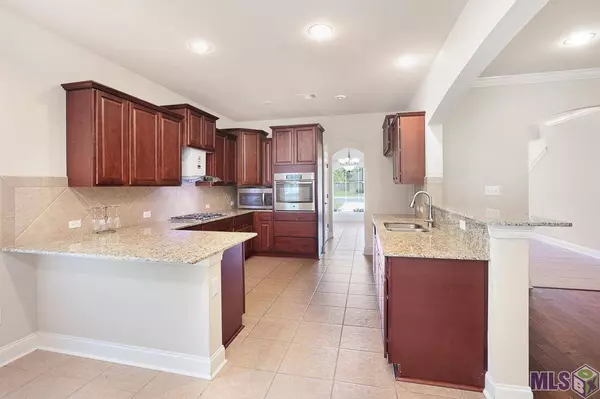 8606 SANDPIPER, Denham Springs, LA 70706