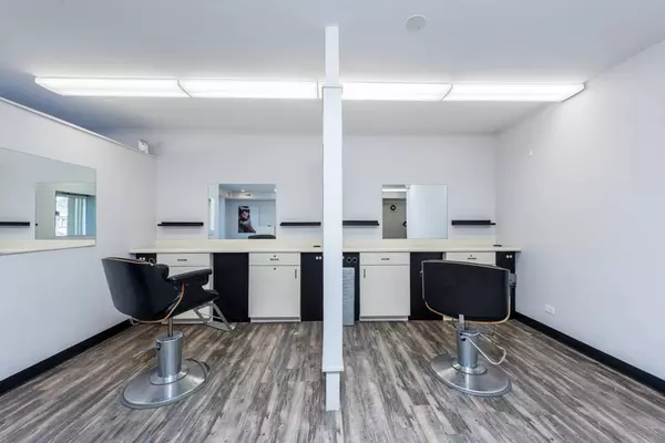 2052 Western Avenue, Waukegan, IL 60087