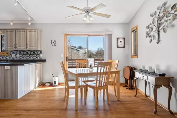 38593 Glacier DR, North Branch, MN 55056