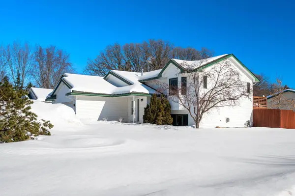 38593 Glacier DR, North Branch, MN 55056