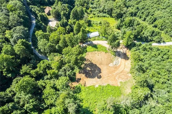 673 Mountain Cove RD, Hendersonville, NC 28792