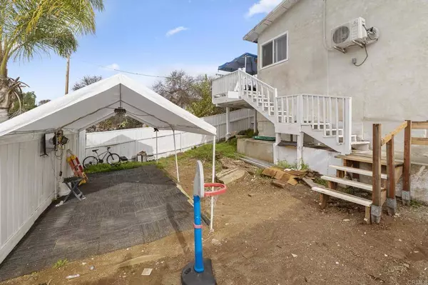 2774 Vista Way, National City, CA 91950