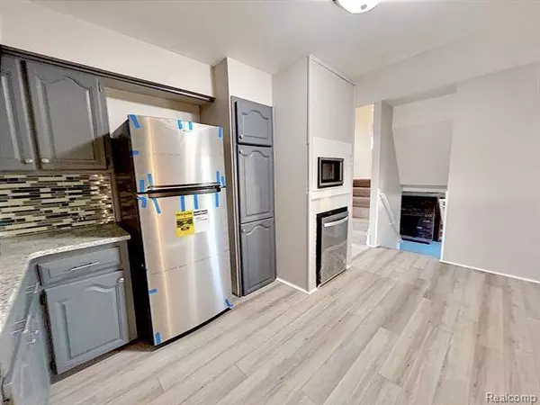 9348 Mueller Street, Taylor, MI 48180