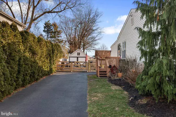 150 THOMAS AVE, Maple Shade, NJ 08052