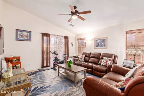 1014 E DRAGON FLY Road, San Tan Valley, AZ 85143