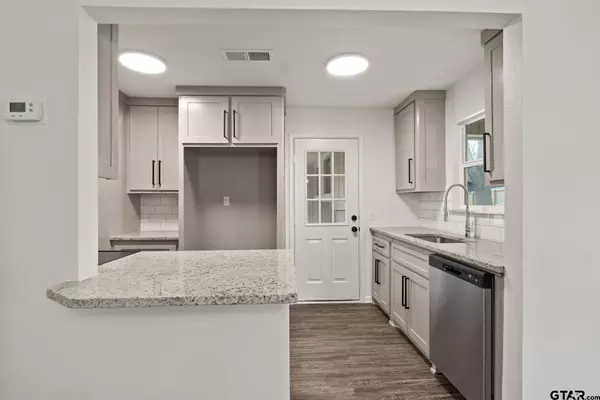 206 Cross, Mt Pleasant, TX 75455