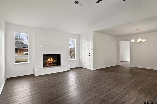 206 Cross, Mt Pleasant, TX 75455