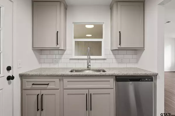 206 Cross, Mt Pleasant, TX 75455