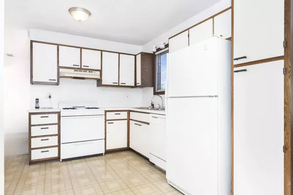 2504 Iris LN, Crest Hill, IL 60403