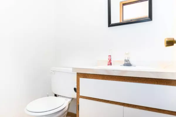 2504 Iris LN, Crest Hill, IL 60403