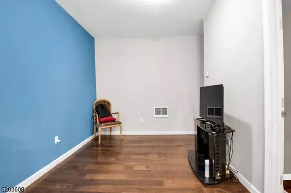 152 S 10Th St, Newark City, NJ 07107