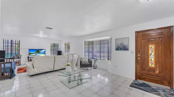 9500 SW 29th St, Miami, FL 33165