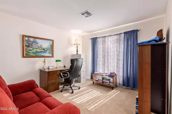 1014 E DRAGON FLY Road, San Tan Valley, AZ 85143