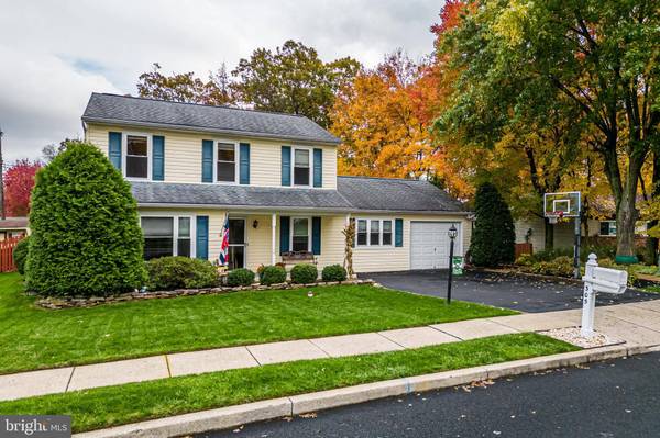 305 STORMFIELD DR, Harleysville, PA 19438