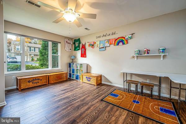 305 STORMFIELD DR, Harleysville, PA 19438