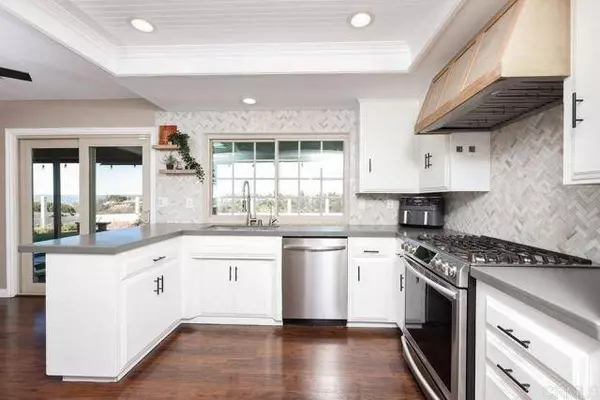 2208 Windmill View Road, El Cajon, CA 92019