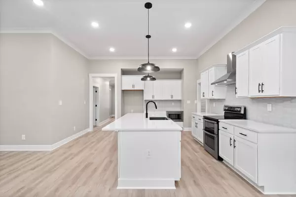 208 Sherlock Dr, Clarksville, TN 37043