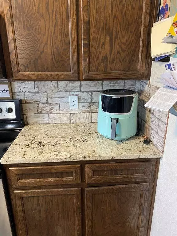 206 Brizendine AVE, Florence, TX 76527