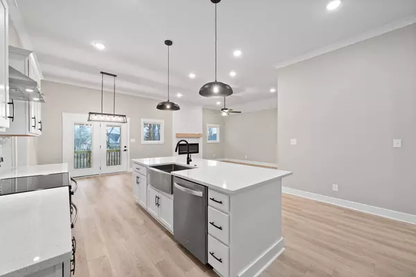 208 Sherlock Dr, Clarksville, TN 37043