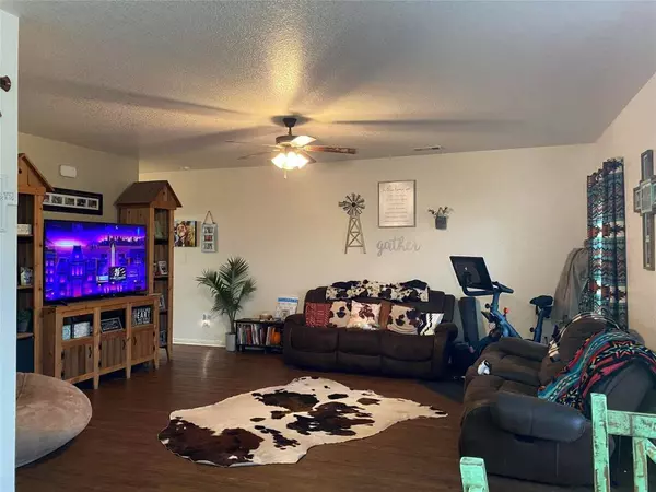 206 Brizendine AVE, Florence, TX 76527