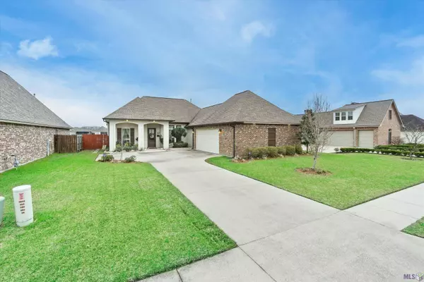 16462 PARKER PLACE DR, Prairieville, LA 70769