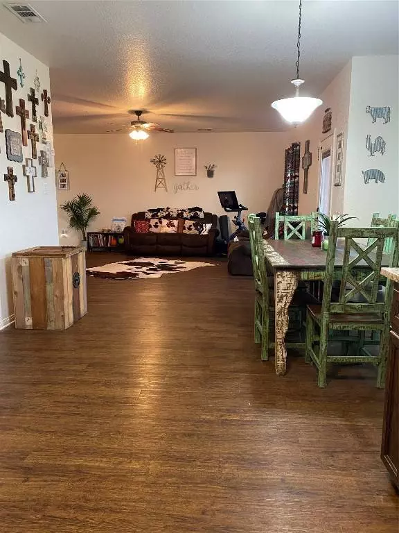 206 Brizendine AVE, Florence, TX 76527