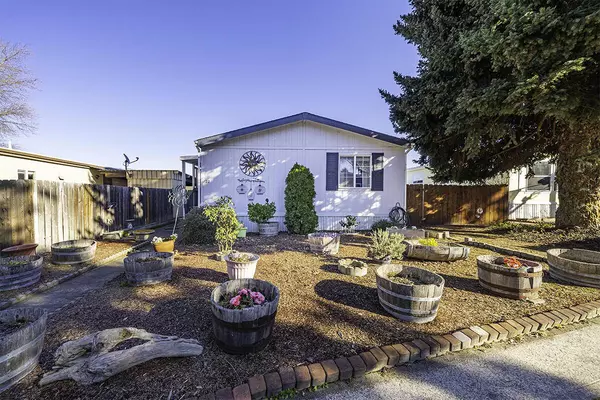 3700 Bellinger LN #SPC 22, Medford, OR 97501