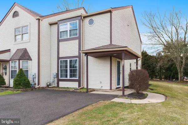 694 WHITTIER DR, Warminster, PA 18974