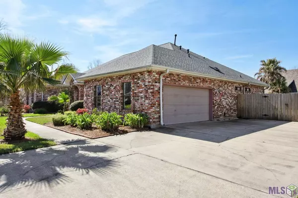 25 E WOODLAWN DR, Destrehan, LA 70047