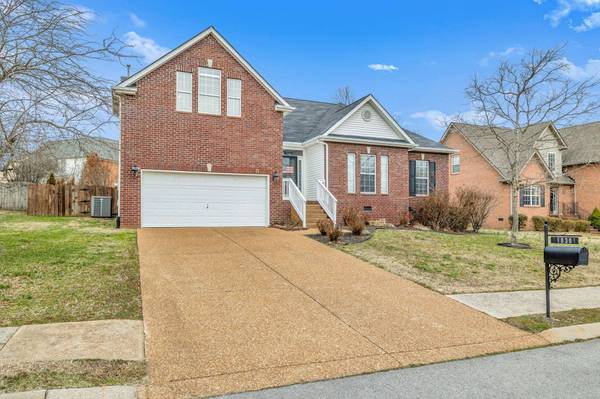 1030 Oakhall Dr, Mount Juliet, TN 37122